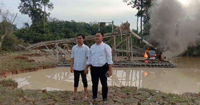 Polisi datang ke lokasi tambang.