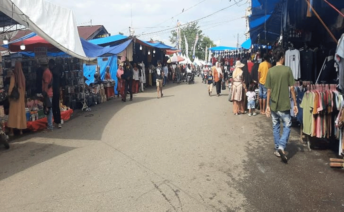 Lapak yang disewa pedagang ketika pacu jalur HUT Kuansing.