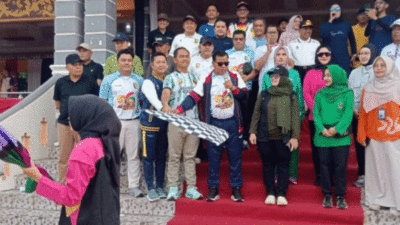 Bupati Kuansing lepas peserta gerak jalan santai