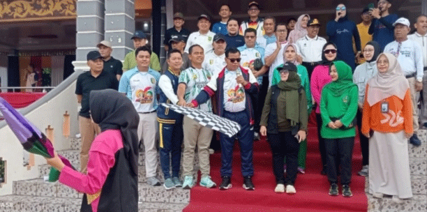 Bupati Kuansing lepas peserta gerak jalan santai