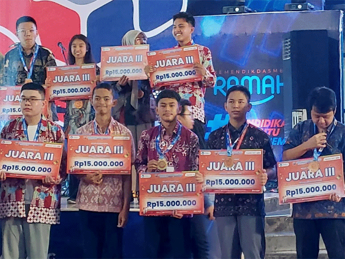 Siswa-siswa hebat yang punya prestasi luar biasa.