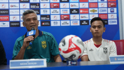 Pelatih Malut United berikan keterangan pers. (ileague.id)