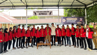Wagub Sumbar bersama para pessilat yang akan ikut kejuaraan di Kudus.