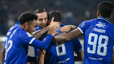 Pemain Persib selebrasi usai cetak gol. (ileague.id)