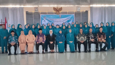 Foto bersama setelah pelantikan pengurus PKK Way Kanan.