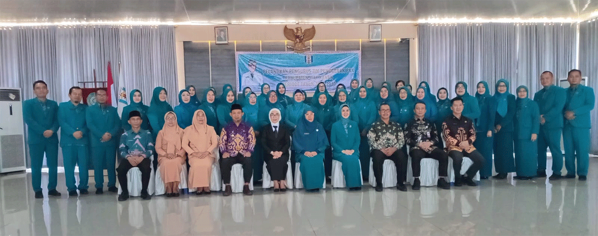 Bupati Way Kanan: Pengurus PKK Jangan Cuma Aktif Ketika Ada Seremonial 1 Foto bersama setelah pelantikan pengurus PKK Way Kanan.