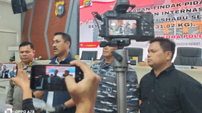 Wakapolda Riau berikan keterangan pers.
