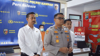 Kapolres Kampar berikan keterangan pers. (riau.go.id)
