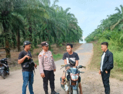 Sambangi Warga Lewat Patroli di Sukamaju, Kanit Binmas Polsek Bumi Agung Sosialisasi Layanan 110 Polri