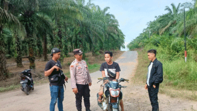 Polsek Bumi Agung Polres Way Kanan Polda Lampung menggelar kegiatan patroli dialogis dalam rangka antisipasi kerawanan kamtibmas dan sosialisasi layanan 110 Polri di Jalan Kampung Sukamaju Kecamatan Bumi Agung Kabupaten Way Kana dan sekitarnya, Selasa (14/10/2025)