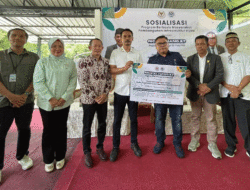 Rico Alviano Serahkan Bantuan Rp200 Juta untuk Instalasi Pengolahan Air Limbah di Masjid Arrahmanul Muryida Padang