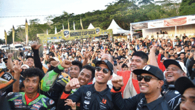 Wali Kota Riaynda akrab bersama warga