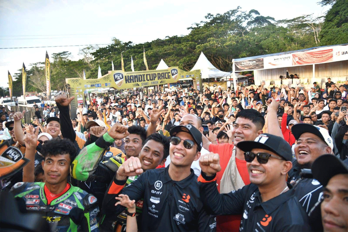 Wali Kota Riaynda akrab bersama warga