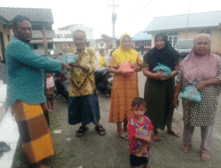 Kepala Desa Bagan Kuala Salurkan 550 Paket Sembako untuk Nelayan Terdampak Cuaca Ekstrim