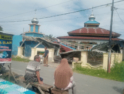 Atap Kanopi Masjid AL’ Inayatun Inayan’i Ambruk Diterjang Angin Kencang