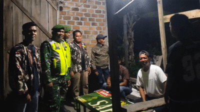 Koramil 11/TB menggelar patroli sistem keamanan lingkungan (Siskamling) di sejumlah desa rawan di Kecamatan Tanjung Beringin, Kabupaten Serdang Bedagai, Sabtu (4/10/2025) malam.