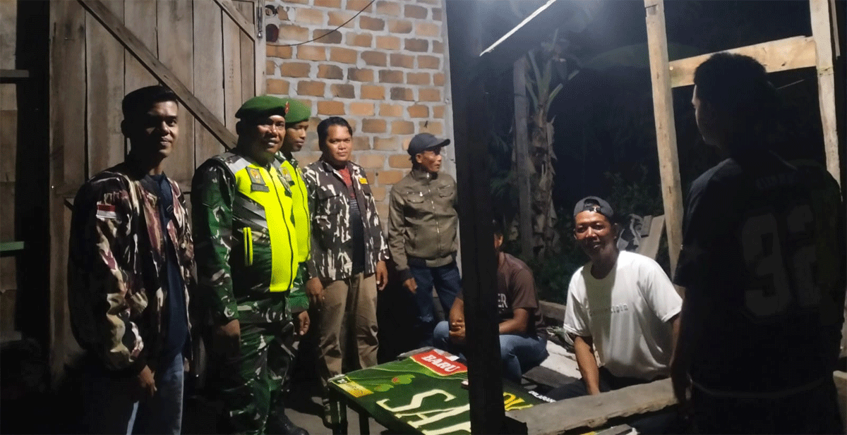 Koramil 11/TB Patroli Siskamling di Tanjung Beringin, Warga Apresiasi Upaya Ciptakan Kamtibmas 1 Koramil 11/TB menggelar patroli sistem keamanan lingkungan (Siskamling) di sejumlah desa rawan di Kecamatan Tanjung Beringin, Kabupaten Serdang Bedagai, Sabtu (4/10/2025) malam.