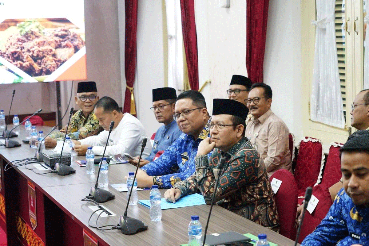 Wabup Tanah Datar hadiri diseminasi kebijakan transfer ke daerah (TKD) 2026 bersama Dirjen Kementerian Keuangan, Jumat (17/10/2025) di auditorium gubernuran di Padang. (prokopim)