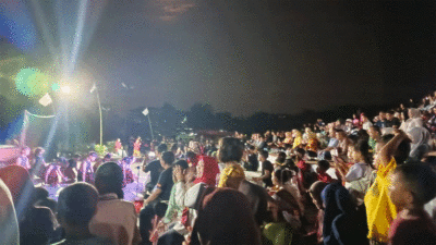 Pertunjukan yang bertajuk Harmoni Tugu II dengan tema seni budaya dalam PETA yang digelar di pelataran Tugu Ryacudu, Rabu (8/10/2025) memukau warga.