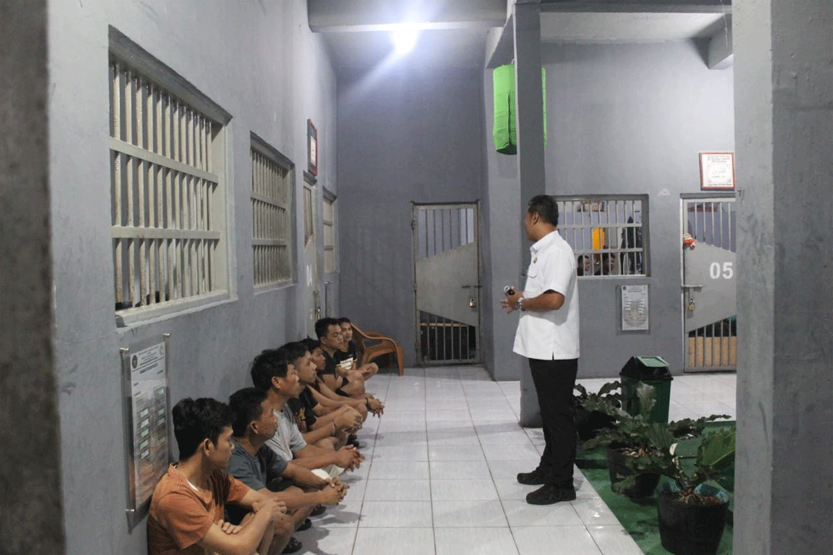 Kegiatan razia di Lapas Way Kanan, Lampung.