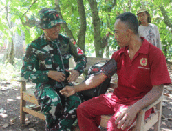 Serda Dharma Periksa Kesehatan Warga yang Ikut Gotong Royong di Rumah Sidin