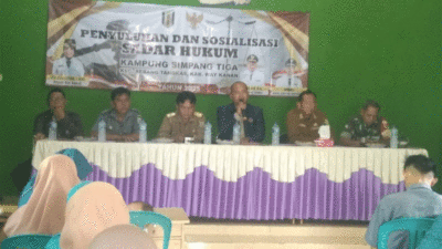 Penyuluhan hukum di Kampung Simpang Tiga.