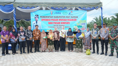 Pemerintah Kabupaten Way Kanan adakan operasi pasar murah bersubsidi di Masjid Al-Hidayah, Kampung Giri Harjo, Kecamatan Bahuga, Kamis (16/10/2025).