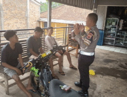 Polantas Sapa Masyarakat, Jangan Lupa Pasang Tali Helm, Bahaya Kalau Lupa