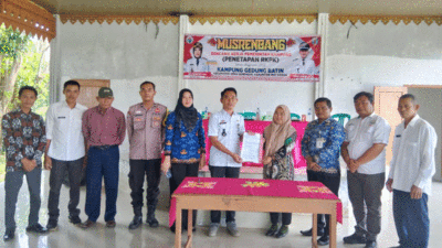 Foto bersama di sela musrenbang.