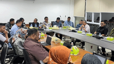 Rapat bahas anggaran di DPRD Padang.