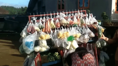 Pedagang keliling di Kuansing