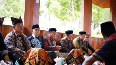 Makan bajamba di Tanah Datar. (Prokopim)