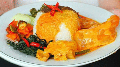 Satu porsi nasi padang.