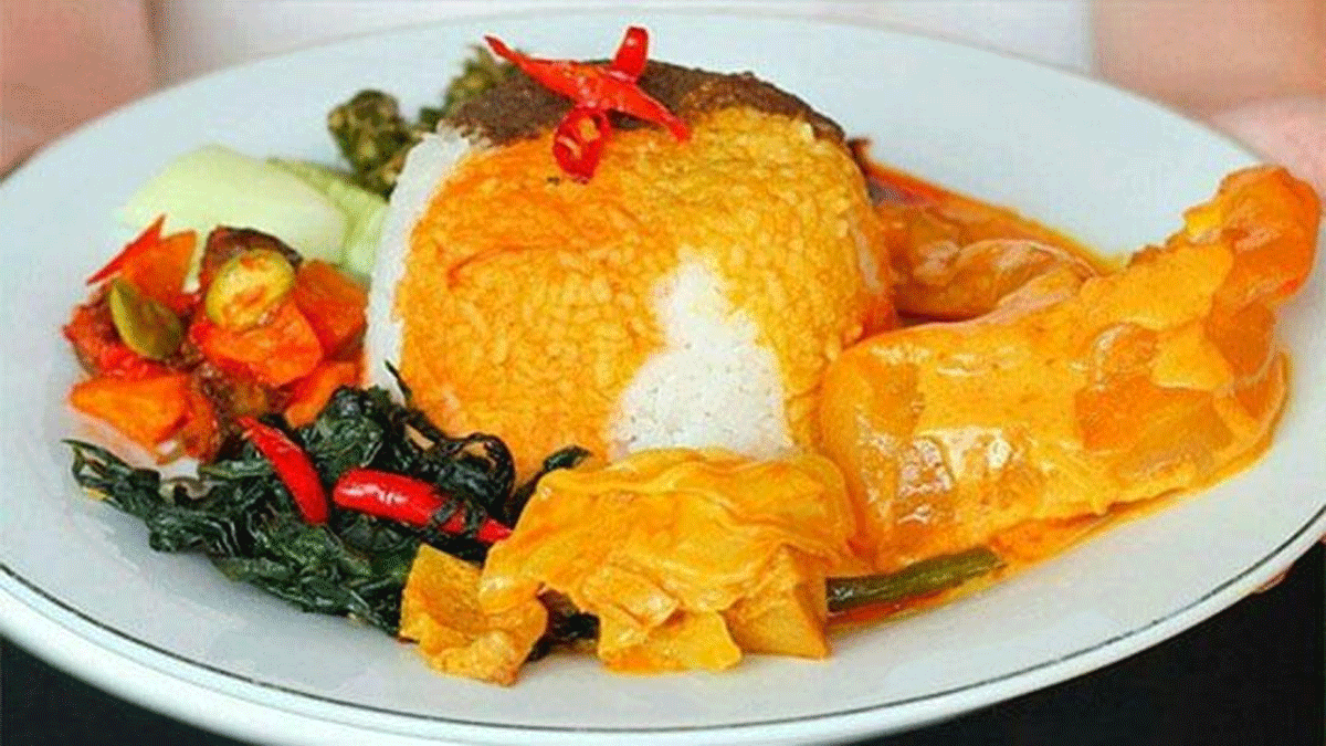 Satu porsi nasi padang.
