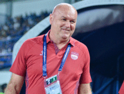 Bojan Hodak Tak Ingin Persib Bandung Terlena dengan Puncak Klasemen