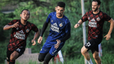 Pemain Semen Padang latihan. (ileague.id)
