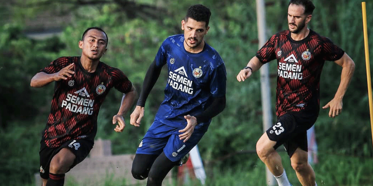 Pemain Semen Padang latihan. (ileague.id)