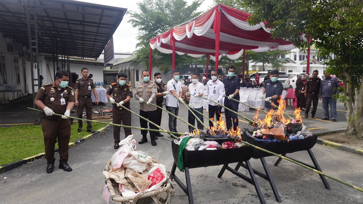 Pemusnahan barang bukti di Kejari Serdang Bedagai.