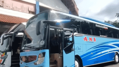 Bus Sumbar di Terminal Kampung Rambutan. (YouTube aikr arif ichwan)