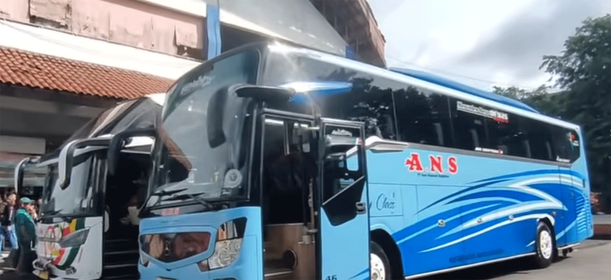 Bus Sumbar di Terminal Kampung Rambutan. (YouTube aikr arif ichwan)