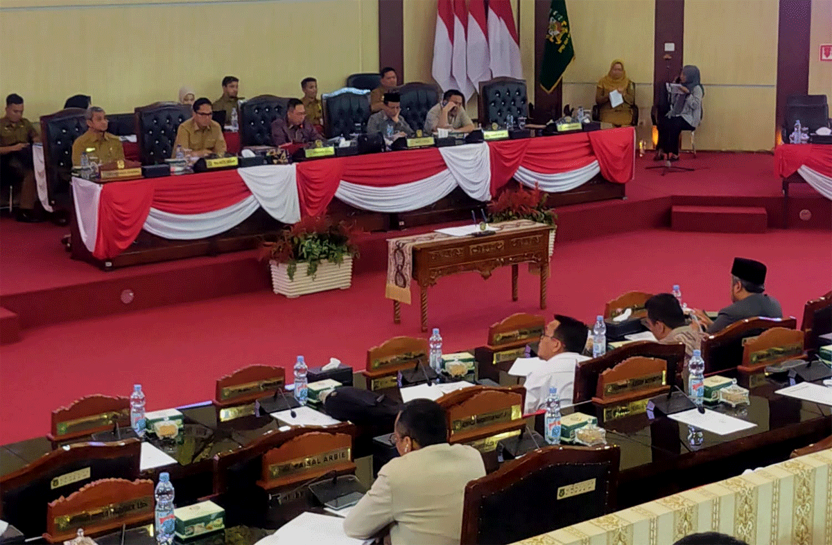Posisi Duduk Sekda Kota Medan di Paripurna DPRD Disorot, Fraksi Golkar Singgung Isu Keretakan Wali Kota dan Wakil Wali Kota 1 Rapat paripurna Kota Medan.