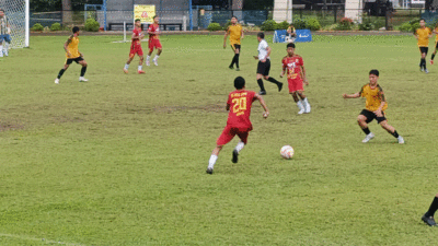 Pertandingan sepakbola antara PS Pemkab Sergai dengan PS Batu Bara Bahagia.