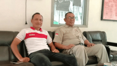 Senior manager dan asisten kebun