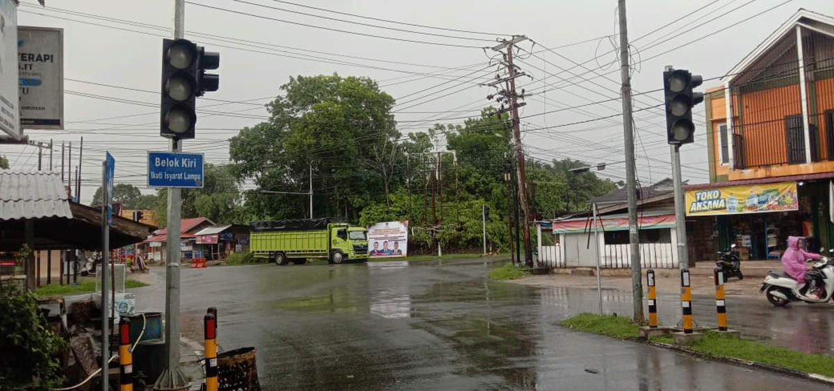 Lampu merah yang tak berfungsi di Kuansing.