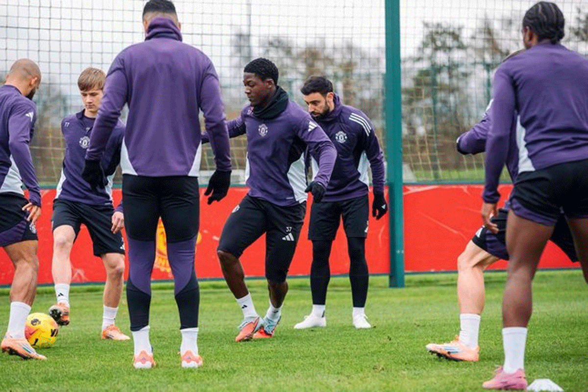 Pemain Manchester United latihan.