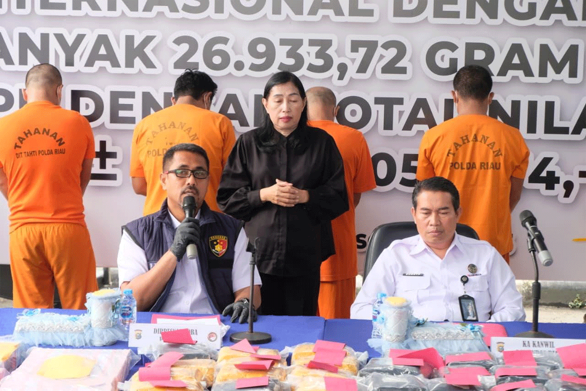 Polda Riau berikan keterangan pers.