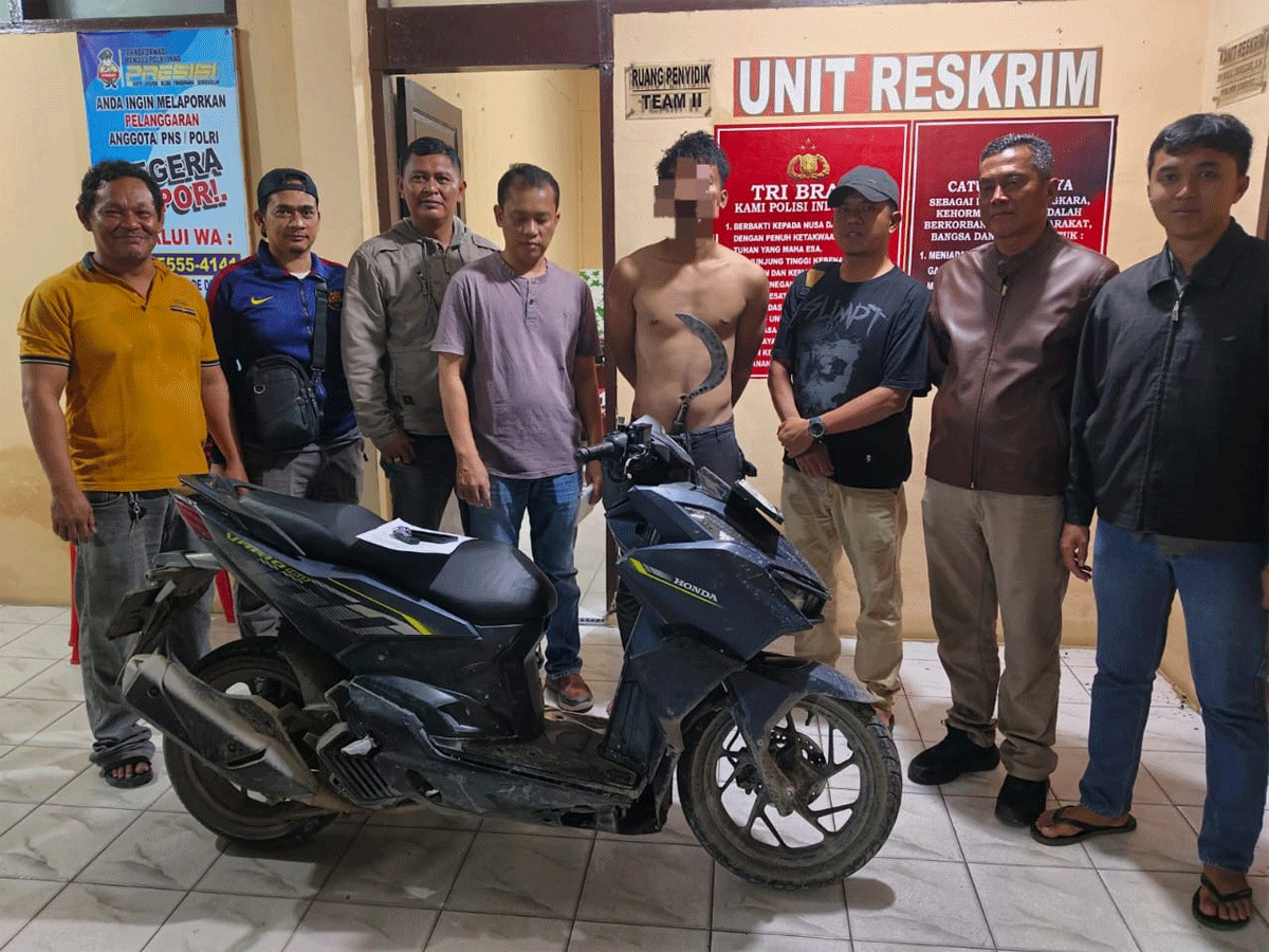 Pelaku dan sebuah sepeda motor diamankan polisi