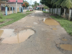 Jalan Kabupaten Rusak di Kuansing, Pak Bupati Tolonglah…