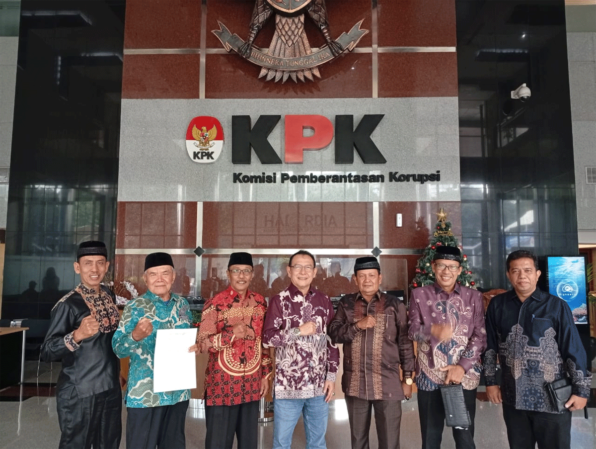 Zeki Dt Paduko Sati Marajo: Jika Tidak Sepakat, Mengapa Tidak Hadir di KPK? 1 Unsur pemda bersama KAN Koto Nan Ompek Dan KAN Koto Nan Godang di KPK