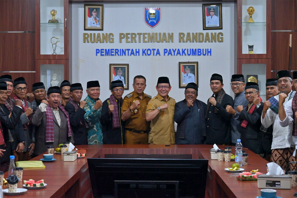 Akta Perjanjian Sertifikasi Tanah Pasar Payakumbuh Ditandatangani, Atur Hak Pakai dan Skema Bagi Hasil 1 Foto bersama
